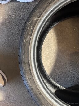 225/40R18 - 4