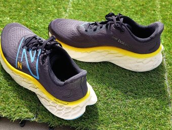 Pánské běžecké boty New Balance Fresh Foam More v4 - 44,5 - 4