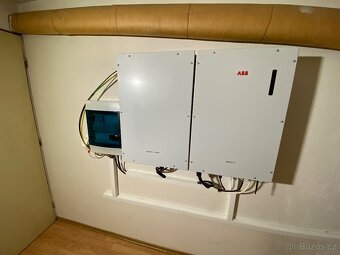 Střídač (3,6 kW) a baterie (4kWh) k FVE značky ABB React 2 - 4