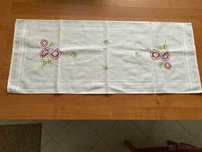 Vyšívané dečky a ubrusy - 4