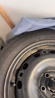Nokian snowproof 185/60/15 s plechy na Fabia III - 4