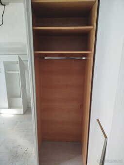 Skříň, stůl - 4