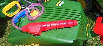 šlapací traktor r John Deere 6210R - 4