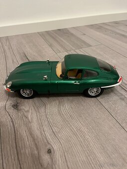 Bburago 1:24 Jaguar E type 1961 - 4