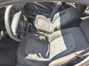 Nepojízdná Škoda Fabia r.v. 2004 na náhradní díly - 4