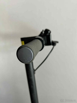 Elektrokoloběžka Xiaomi Electric Scooter Mi Essential - 4