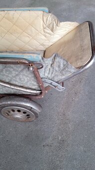 Starý kočárek na panenky - 4