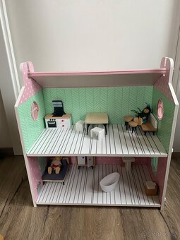 Dřevěný domeček pro panenky - 4