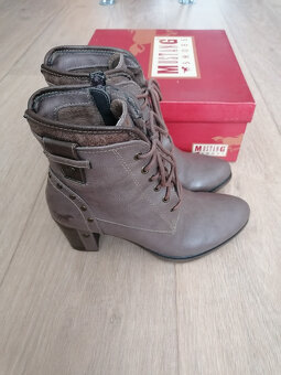 Boty světle-hnědé vel. 37 zn: Mustang - 4