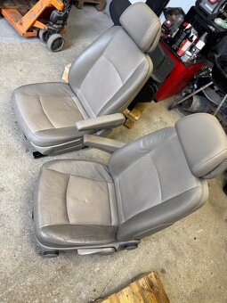 Přední sedadla Mercedes - Benz Viano/Vito W639 - 4