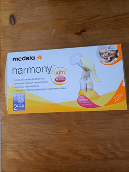 Medela manuální odsávačka Harmony - 4