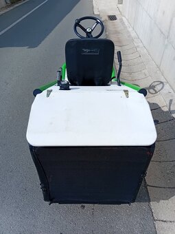 Prodám zahradní traktor Etesia Bahia MHHE Hydro - 4