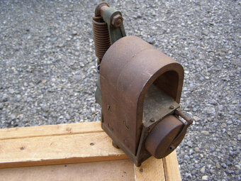 Prodám funkční zapalovací magnetku Bosch z 20. let - 4