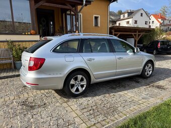 ŠKODA SUPERB KOMBI 2011 2.0TDI AMBITION - 4
