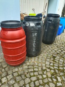 Sudy na vodu plast. 200 Ltr. 450Kč. Obsah 200Ltr. Plzeň. - 4