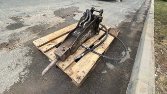 Prodám hydraulické kladivo JCB pro 2 - tunové rýpadla 19C - 4
