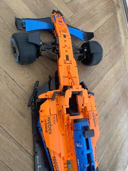LEGO Technic 42141 – Závodní auto McLaren F1 - 4