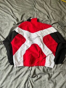 Červená větrovka Nike Windbreaker - 4