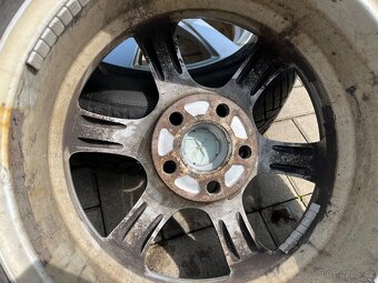 4x litá kola 5x114 R16, zimní pneu 80% - 4