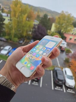 Apple iPhone 8 64GB Gold - baterie 85% - 4