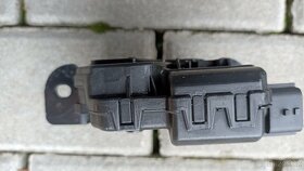 Zámek dveří zav.prostoru Renault Megane III - 4