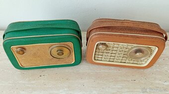 Dvě stará přenosná tranzistorová rádia T58 z roku 1958 - 4