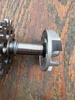vodní pumpa hřídel ozubené kolo rotor Yamaha YZF WRF 250 - 4