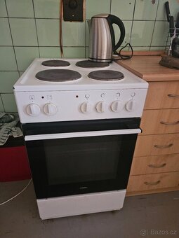 Ložnice, sporák, šicí stroj - 4