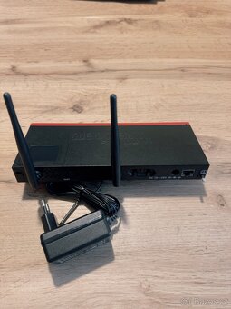 MikroTik RB2011UiAS-2HnD-IN + Tp-link TLCG 105 - 4