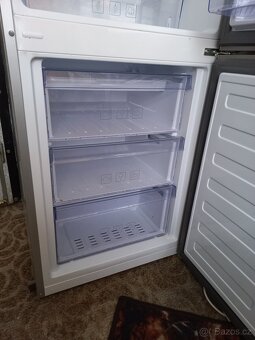 Prodám chladičku s mrazákem zn. BEKO - 4