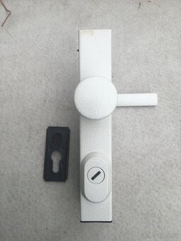 Dveřní kováni-bezpečnostní - 4