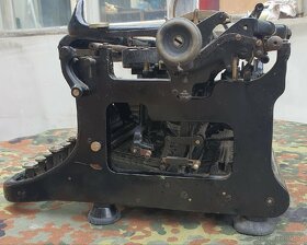 Starý psací stroj Ideal - 4