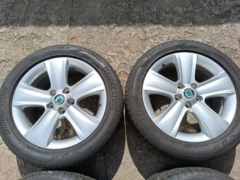 Škoda Yeti - originál alu 7x17 et45 + letní 225/50/17 - 4