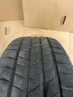 215/60R16 95V - 4