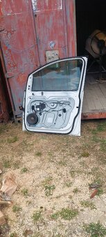 Prodám zbytek dílů na vozidlo VW Touran - 4