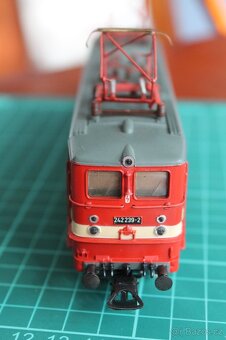 H0 PIKO BR 242 DR - 4