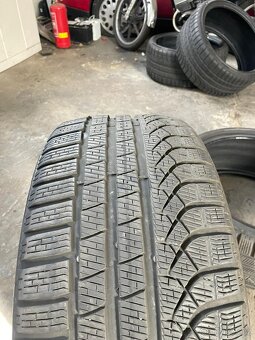 Pirelli p zero winter 255/30 R20 92W - 4