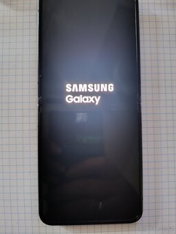 Samsung Galaxy z Flip 5 na OPRAVU - 4
