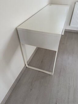 Prodám psací stůl s šuplíky - ikea MICKE bílý - 4