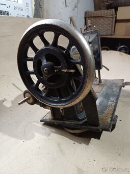 staré šicí stroje k renovaci - 4