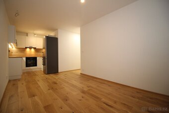 Prodej bytu 2+kk, Praha - Průhonice, po rekonstrukci - 4