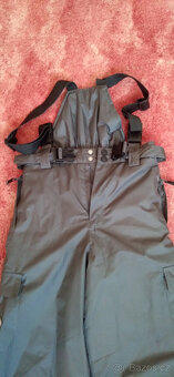 Prodám úplně nové a nikdy nenošené lyžařské kalhoty vel.146 - 4