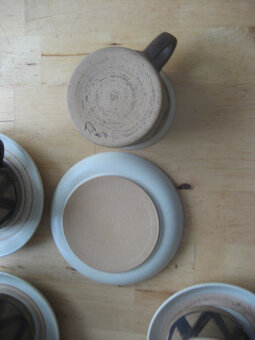 Keramiká souprava hrnečky s talířky - 4