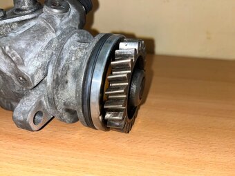 Čerpadlo posilovače VW T5 - 2.5 TDi - 4
