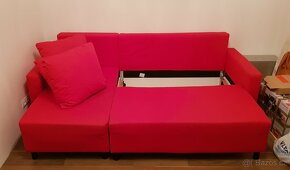 Moderní červený gauč s úložným prostorem - 4