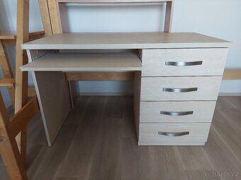 Vyvýšená (patrová) postel, psací stůl a židle - 4