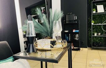 Kosmetický salon na pronajem 51 m2, samostatný vstup z ulice - 4