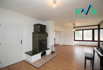 Nádherný rodinný dům u rybníka s pozemkem o rozloze 10355 m² - 4