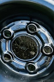 ZIMNÍ Škoda, Seat VW, kola 5x100 r15, pneu 185/60r15 Barum - 4
