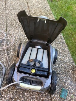 Bazénový vysavač Zodiac Vortex AV35050 s ovladačem a vozíkem - 4